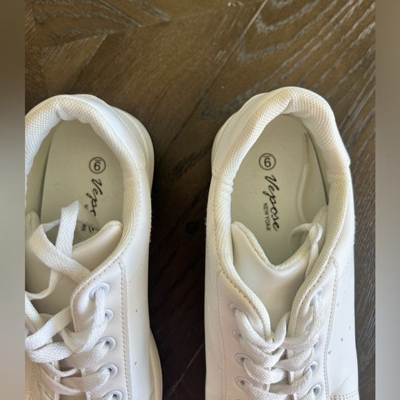 Trendy tennis shoes - Picture 10 of 13